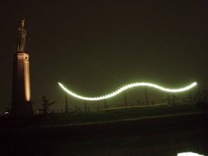 旧堺港から眺めた夜の龍女神像